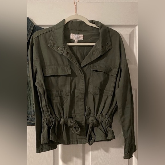 2 jackets 1 cardigan 1 sweater 1 top 1 jean jacket.all for the price of one - Picture 8 of 11